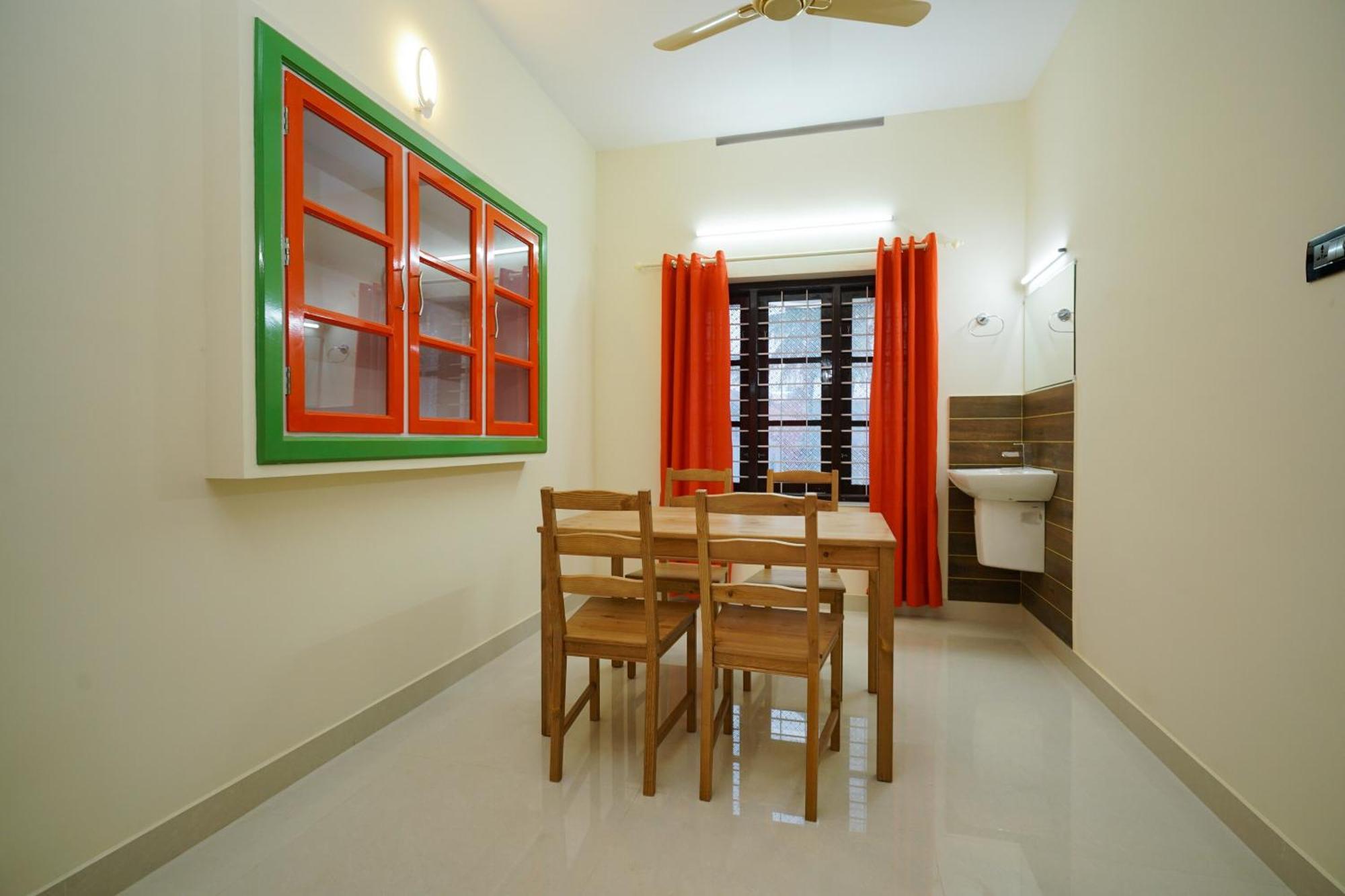 Hotel O Majestic Stays Kazhakuttam Exterior photo